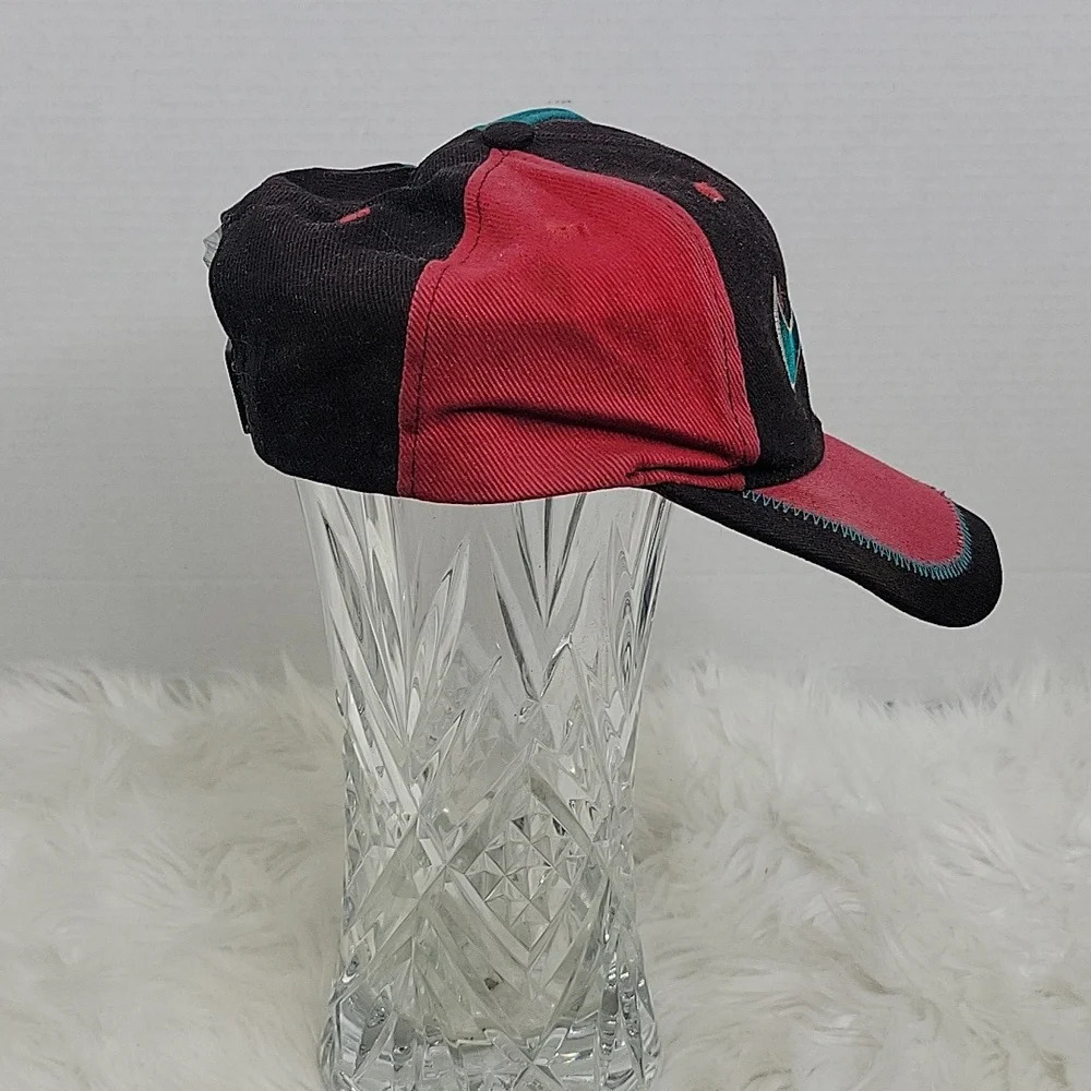 NIKE Red, black, and Green‎ Youth Baseball Hat OS - Picture 5 of 7